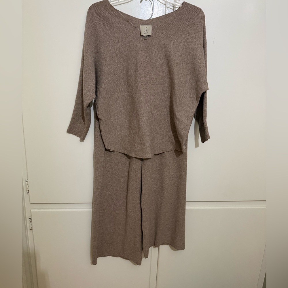 Sioni Dolman 2 Piece Sleeve Sweater and Cropped Pants (Beige)